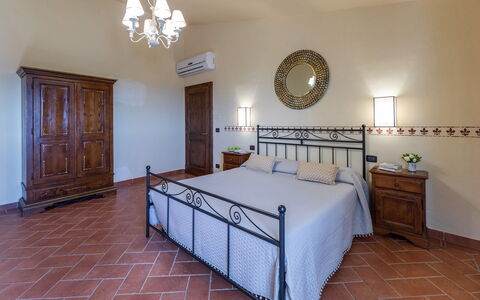 Villa Stroncoli 14: Pavimentazione, Pavimento, Interior Design, Mobilia, Camera, Camera Da Letto, Letto, Cassetto, Telaio Del Letto, Soffitto