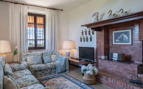 Villa ai Venti 8: Mobilia, Interior Design, Divano, Pavimentazione, Soggiorno, Pavimento, Tavolo, Camera, Casa, Illuminazione