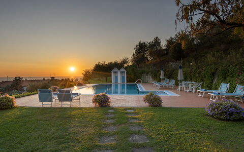 Villa ai Venti 8: Piscina, Ricorrere, Sedia, Eco Hotel, Shade, Mobili Da Esterno, Landscaping, Hotel, Pianta Della Casa, Flagstone