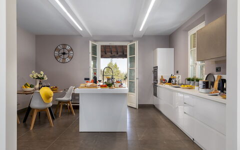 Villa Dada 10: Mobilia, Interior Design, Cucina, Controsoffitto, Pavimentazione, Soffitto, Lampada, Elettrodomestico Da Cucina, Cabinetry, Casa