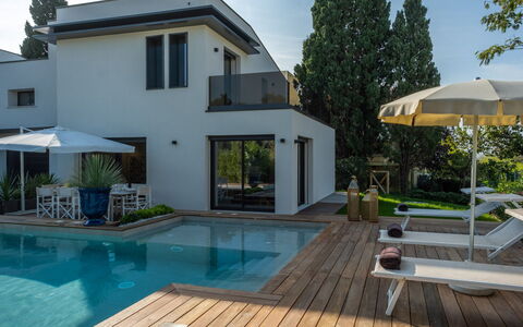 Onda 8: Piscina, Costruzione, Zona Residenziale, Casa, Casa, Ricorrere, Estate, Villa, Eco Hotel, Landscaping