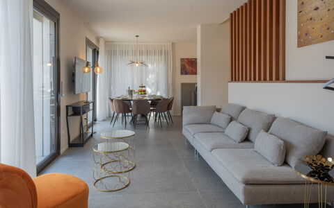Marea 8: Mobilia, Interior Design, Pavimentazione, Pavimento, Legna, Divano, Soggiorno, Tavolo, Camera, Soffitto