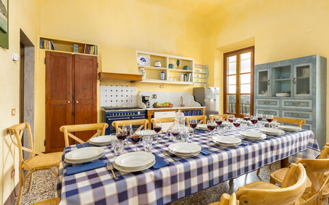 Villa Treggiaia 12+2: Mobilia, Interior Design, Pavimentazione, Tavolo, Cucina & Sala Da Pranzo Tavolo, Sedia, Pavimento, Sala Da Pranzo, Camera, Soffitto