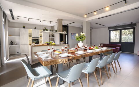 Villa Maria Paradiso 10: Mobilia, Interior Design, Pavimentazione, Sedia, Tavolo, Legna, Pavimento, Soffitto, Cucina & Sala Da Pranzo Tavolo, Sala Da Pranzo