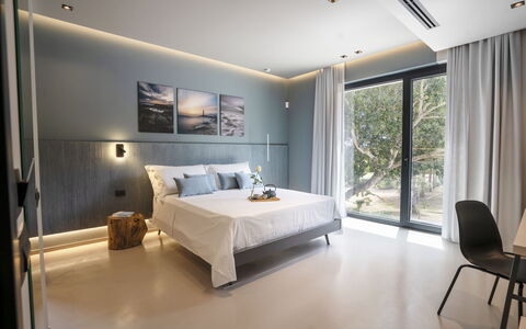 Villa Maria Paradiso 10: Mobilia, Letto, Interior Design, Camera Da Letto, Pavimentazione, Pavimento, Bedding, Soffitto, Lenzuolo, Casa