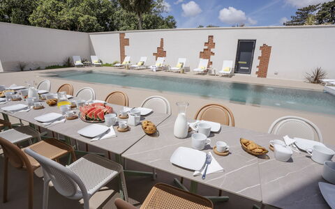 Villa Maria Paradiso 10: Mobilia, Mobili Da Esterno, Sedia, Piscina, Cucina & Sala Da Pranzo Tavolo, Ricorrere, Tavolo Esterno, Design, Lettino, Pianta Della Casa