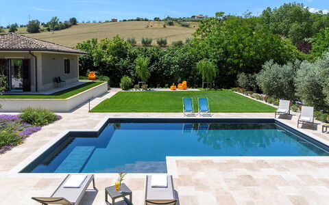 Villino le Moie 4+2: Piscina, Giardino, Giochi D'Acqua, Materiale Composito, Ricorrere, Landscaping, Backyard, Mobili Da Esterno, Shade, Eco Hotel