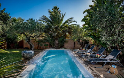 Villa Antura 4: Blu, Piscina, Ricorrere, Eco Hotel, Mobili Da Esterno, Lettino, Shade, Hotel, Hacienda