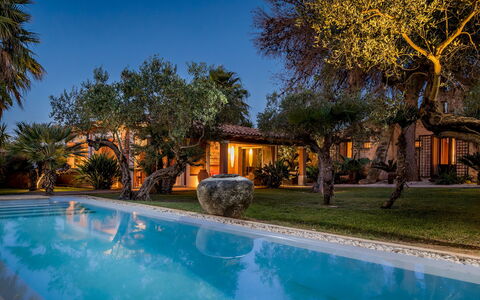 Villa Antura 4: Piscina, Blu, Albero, Ricorrere, Estate, Eco Hotel, Hacienda, Giochi D'Acqua, Terme, Villa