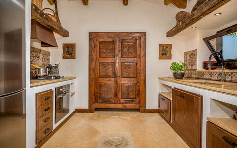 Villa Ashram 6: Legna, Pavimentazione, Cabinetry, Interior Design, Mobilia, Marrone, Soffitto, Controsoffitto, Pavimento, Cucina