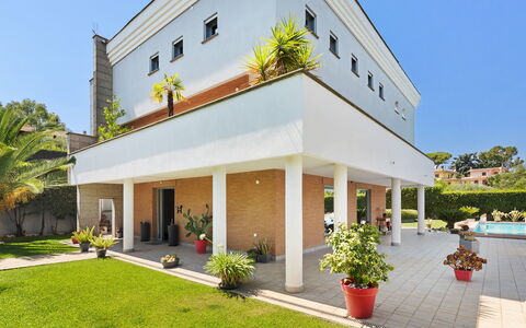 Villa Tiberio 6+2: Zona Residenziale, Casa, Estate, Hacienda, Shade, Landscaping, Dimora, Villa, Design, Balcone