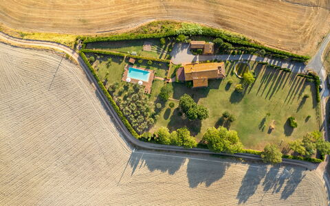 Villa Allodola 12: Paesaggio, Plain, Lotto, Visione Globale, Casa, Area Rurale, Campo, Piantagione, Estate, Fotografia Aerea