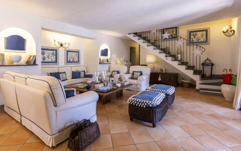 Villa Bambù 9+2: Mobilia, Interior Design, Divano, Pavimentazione, Pavimento, Soggiorno, Tavolo, Sedia, Camera, Casa