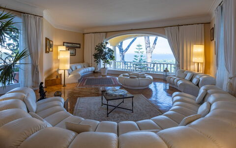 Villa Carina 12: Mobilia, Interior Design, Divano, Pavimentazione, Pavimento, Soggiorno, Casa, Soffitto, Appartamento