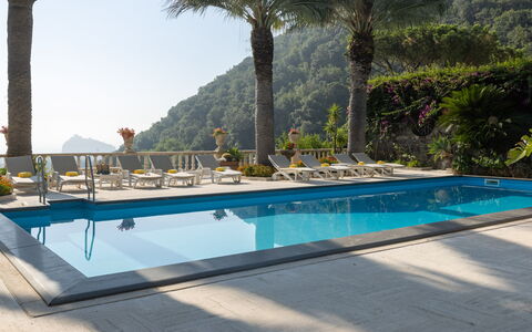 Villa Carina 12: Piscina, Ricorrere, Mobilia, Mobili Da Esterno, Eco Hotel, Shade, Hotel, Lettino, Sedia, Tempo Libero