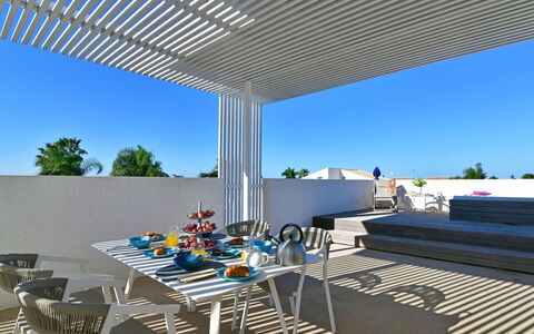 Villa Il Melograno 4+2: Architettura, Shade, Materiale Composito, Urban Design, Mobili Da Esterno, Eco Hotel, Balcone, Landscaping, Struttura Esterna, Terrazza