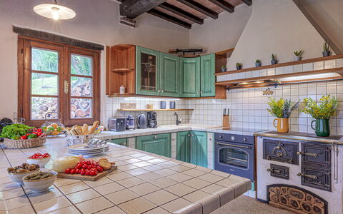 La Leopoldina 6: Cucina, Controsoffitto, Elettrodomestico Da Cucina, Interior Design, Cabinetry, Pavimentazione, Legna, Mobilia, Cucina Stufa, Apparecchio Major