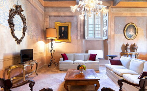 Palazzo Pozzo Bonelli 14: Mobilia, Interior Design, Pavimentazione, Parete, Divano, Pavimento, Soggiorno, Tavolo, Legna, Soffitto