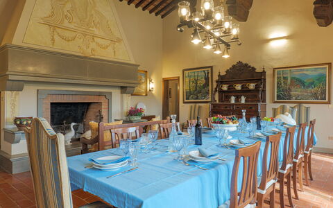 Il Cerreto 11: Mobilia, Tavolo, Casa, Sedia, Sala Da Pranzo, Cucina & Sala Da Pranzo Tavolo, Pianta Della Casa, Barware, Ristorante, Villa