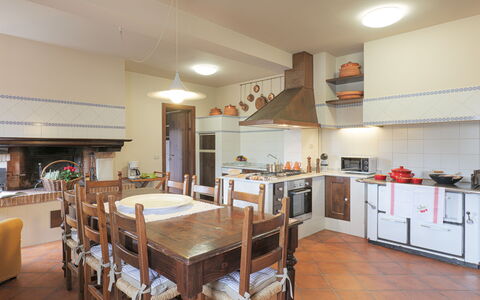 Il Cerreto 11: Mobilia, Interior Design, Pavimentazione, Cucina, Soffitto, Legna, Pavimento, Camera, Cabinetry, Controsoffitto