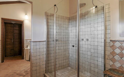 Tenuta Navelli 12+2: Parete, Pavimentazione, Pavimento, Interior Design, Soffitto, Idraulico Fixture, Piastrella, Materiale Composito, Idraulico, Bagno