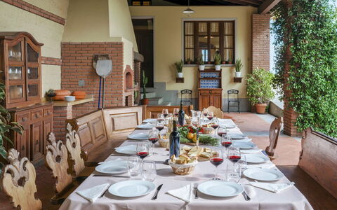 Tenuta Navelli 12+2: Mobilia, Tavolo, Sedia, Interior Design, Cucina & Sala Da Pranzo Tavolo, Tavola, Sala Da Pranzo, Soffitto, Pavimentazione, Camera