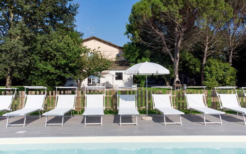 Nonna Isa 12: Piscina, Mobili Da Esterno, Mobilia, Lettino, Ricorrere, Shade, Estate, Ombrello, Sedia, Eco Hotel