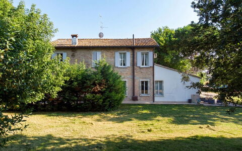 Nonna Isa 12: Costruzione, Casa, Casa, Zona Residenziale, Arbusto, Villetta, Tetto, Lotto, Insediamento Umano, Estate