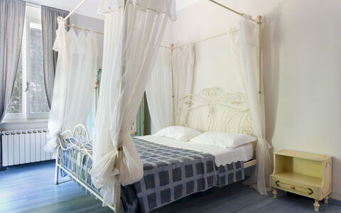 Nonna Isa 12: Mobilia, Letto, Interior Design, Camera Da Letto, Bedding, Pavimento, Pavimentazione, Lenzuolo, Legna, Camera