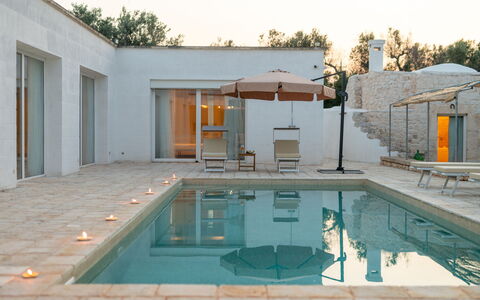 Villa Puspo 8: Piscina, Materiale Composito, Mobili Da Esterno, Giochi D'Acqua, Ricorrere, Gesso, Villa, Pianta Della Casa, Hotel