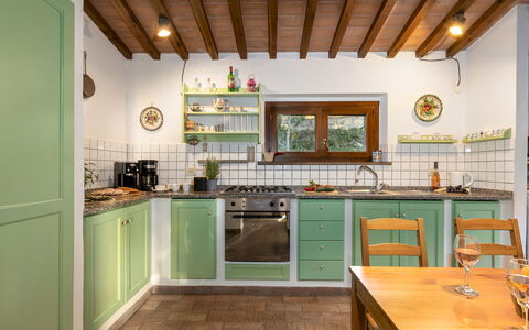 La Nula 4: Cucina, Interior Design, Legna, Controsoffitto, Mobilia, Cabinetry, Elettrodomestico Da Cucina, Pavimentazione, Soffitto, Apparecchio Major