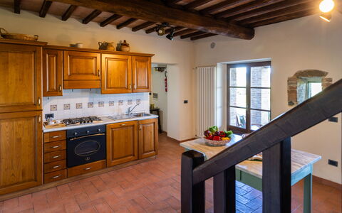 Podere San Lorenzo 12: Pavimentazione, Legna, Mobilia, Interior Design, Pavimento, Controsoffitto, Cucina, Camera, Soffitto, Cabinetry
