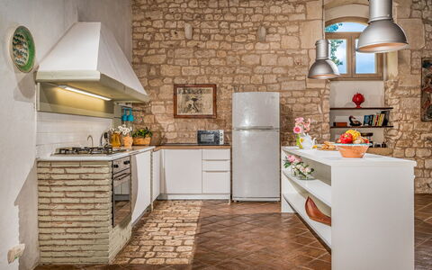 Villa Ramunna 6: Cucina, Elettrodomestico Da Cucina, Apparecchio Major, Pavimentazione, Interior Design, Parete, Mobilia, Controsoffitto, Elettrodomestico, Pavimento