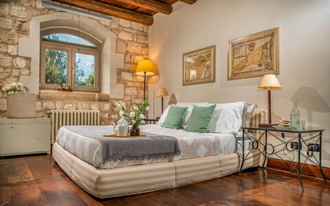 Villa Ramunna 6: Mobilia, Interior Design, Letto, Camera Da Letto, Parete, Pavimentazione, Camera, Bedding, Lenzuolo, Biancheria