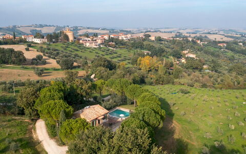 Villa Cherubini 8+1: Albero, Zona Residenziale, Casa, Paesaggio, Area Rurale, Casa, Lotto, Insediamento Umano, Estate, Visione Globale