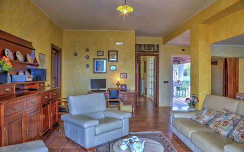Villa Ipazia 6: Mobilia, Interior Design, Pavimentazione, Parete, Pavimento, Camera, Soffitto, Legna, Divano, Soggiorno