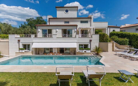 Villa Mandara 8+2: Piscina, Zona Residenziale, Casa, Casa, Estate, Dimora, Ricorrere, Hacienda, Villa, Balcone