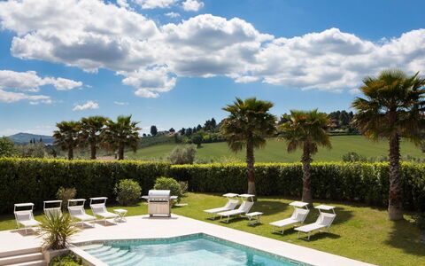 Villa Mandara 8+2: Piscina, Mobili Da Esterno, Ricorrere, Lettino, Lotto, Prato, Giardino, Eco Hotel, Landscaping, Shade