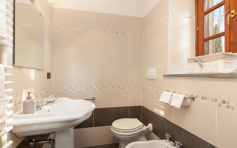 Casa da Sogno 12: Interior Design, Pavimentazione, Idraulico Fixture, Bagno, Pavimento, Lavandino Del Bagno, Lavello, Rubinetto, Idraulico, Mobilia