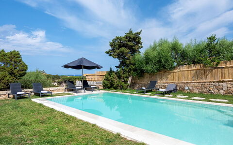 Villa la Maddalena 6+2: Blu, Piscina, Ricorrere, Giardino, Mobili Da Esterno, Eco Hotel, Landscaping, Estate, Shade, Hacienda
