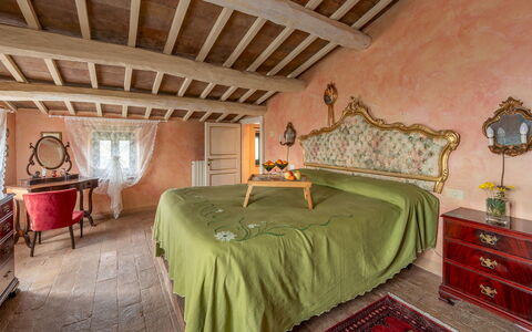 Casale delle Farfalle 12: Parete, Mobilia, Camera Da Letto, Letto, Bedding, Lenzuolo, Telaio Del Letto, Casa, Biancheria, Cuscino
