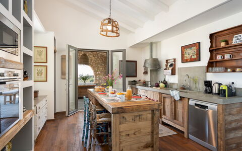 Villa la Casina 4: Mobilia, Cucina, Controsoffitto, Interior Design, Legna, Cabinetry, Pavimentazione, Elettrodomestico, Casa, Elettrodomestico Da Cucina