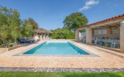 Trulli Italia 6+2: Piscina, Ricorrere, Mobilia, Materiale Composito, Mobili Da Esterno, Estate, Shade, Eco Hotel, Sedia, Flagstone