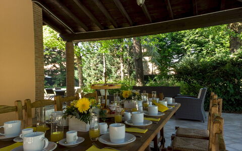 Villa Valchero 12: Mobilia, Sedia, Tavolo, Legna, Interior Design, Cucina & Sala Da Pranzo Tavolo, Soffitto, Ristorante, Shade, Sala Da Pranzo