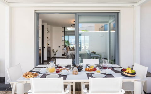 Dimora Egadina Giovanni 4+4: Mobilia, Interior Design, Tavolo, Pavimentazione, Sedia, Cucina & Sala Da Pranzo Tavolo, Pavimento, Sala Da Pranzo, Soffitto, Appartamento