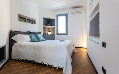 Dimora Egadina Giovanni 4+4: Mobilia, Letto, Interior Design, Camera Da Letto, Pavimentazione, Pavimento, Parete, Camera, Bedding, Lenzuolo