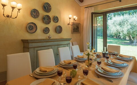 Dolce Collina 10: Mobilia, Tavola, Interior Design, Tavolo, Cucina & Sala Da Pranzo Tavolo, Serveware, Sala Da Pranzo, Illuminazione, Sedia, Camera
