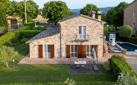 Villa Aperolli 4: Casa, Zona Residenziale, Porta, Casa, Villetta, Estate, Agriturismo, Giardino, Brick, Villa