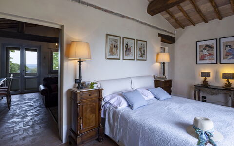 Villa Aperolli 4: Mobilia, Letto, Camera Da Letto, Parete, Lenzuolo, Bedding, Casa, Telaio Del Letto, Casa, Interior Design