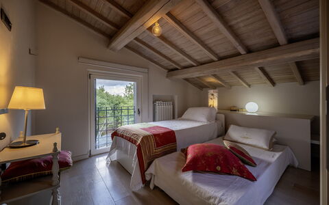 Villa Sparta 8+2: Mobilia, Parete, Interior Design, Camera Da Letto, Letto, Pavimento, Pavimentazione, Casa, Soffitto, Camera